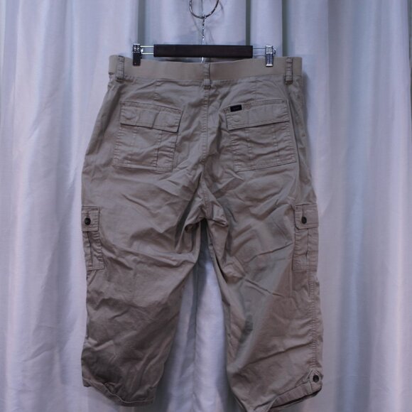 Lee Khaki Cargo Capris - Picture 6 of 15